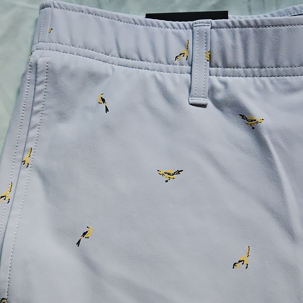 NWT Under Armour Men's Light Gray Patterned Shorts, Size 36 - Picture 3 of 7